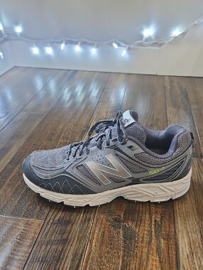 New Balance Gray and Silver Athletic Running Shoe